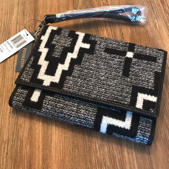 Pendleton Handbags - Pendleton Kiva Steps Trifold Smartphone wallet